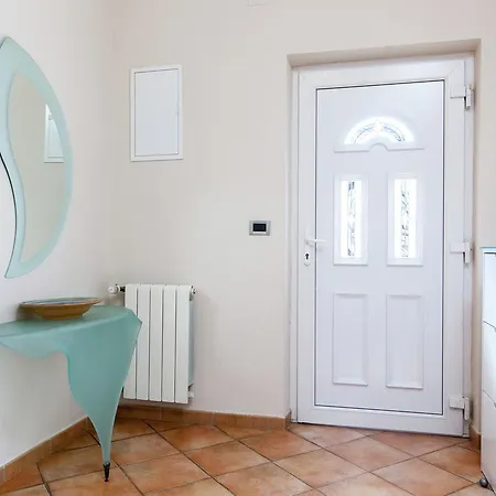 Apartament Modern In With Jacuzzi Podstrana