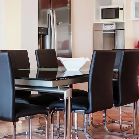 Modern In With Jacuzzi Apartament