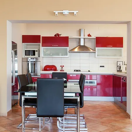 Διαμέρισμα Seaside Escape, *