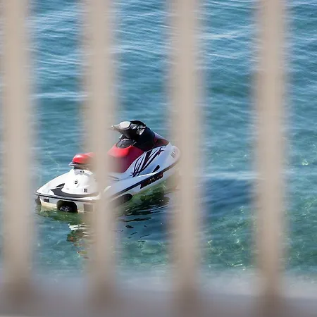 Seaside Escape, * Ποντστράνα