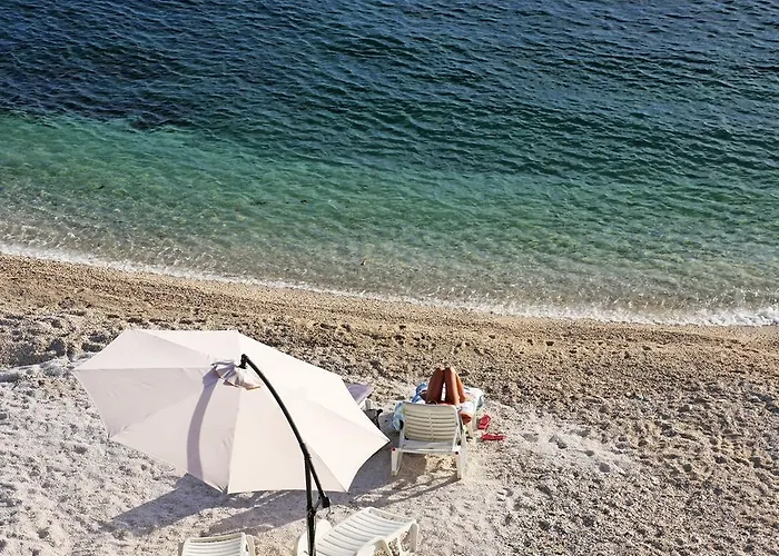 Seaside Escape, Podstrana