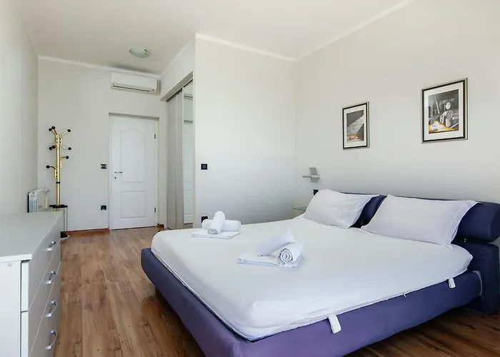 Seaside Escape, Podstrana