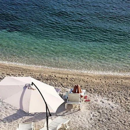 Seaside Escape, Ποντστράνα