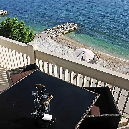 Seaside Escape, Ποντστράνα