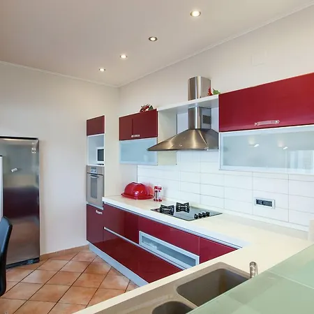 Modern In With Jacuzzi
