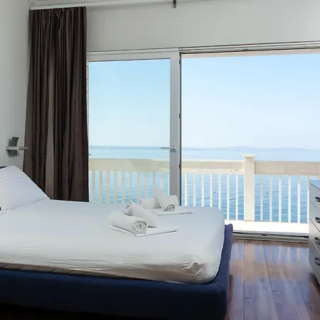 Modern In With Jacuzzi Apartment *